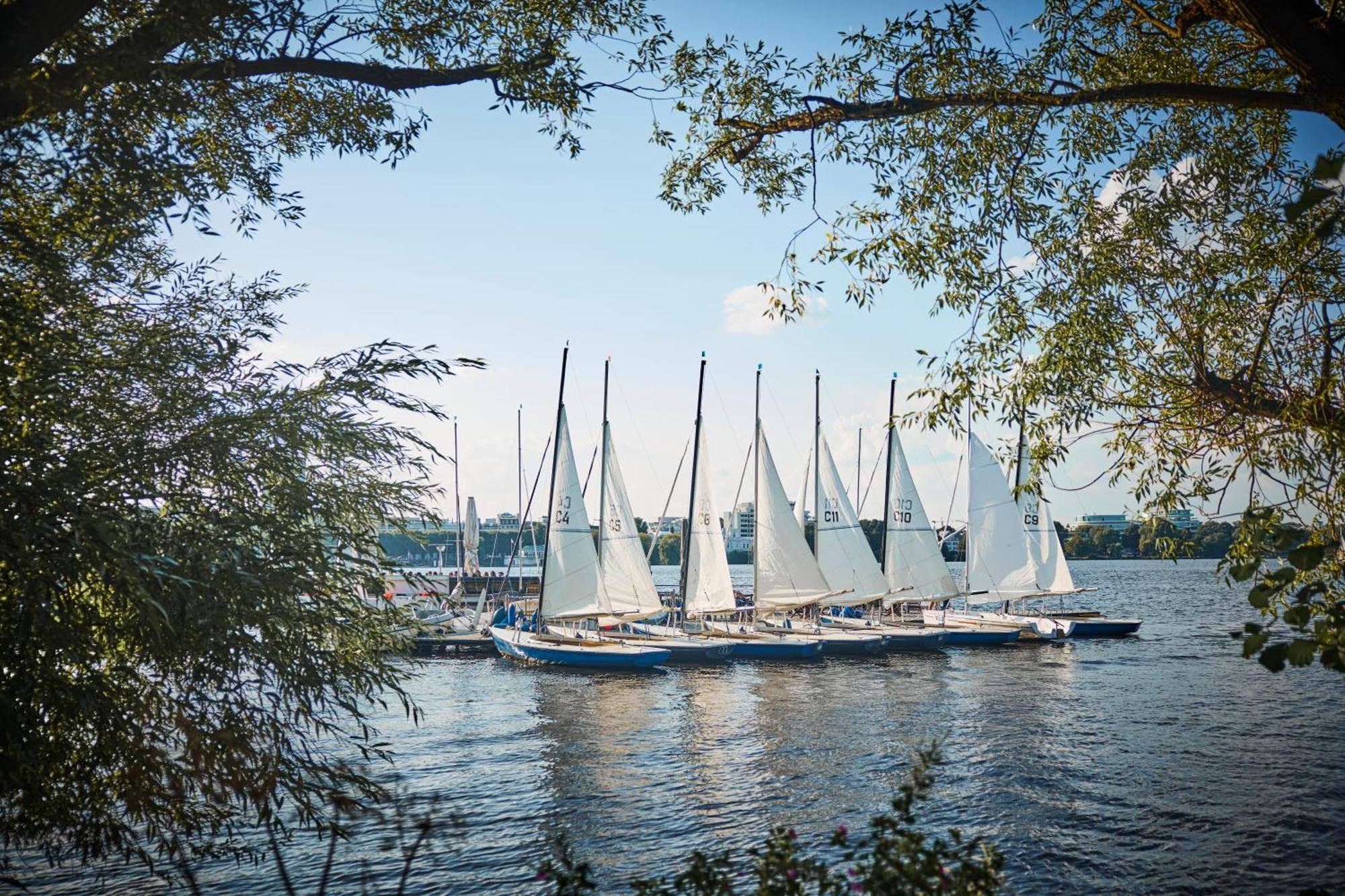 호텔 애틸랜틱 함부르크 오토그래프 컬렉션 함브루크 외부 사진 Yachts on the Elbe