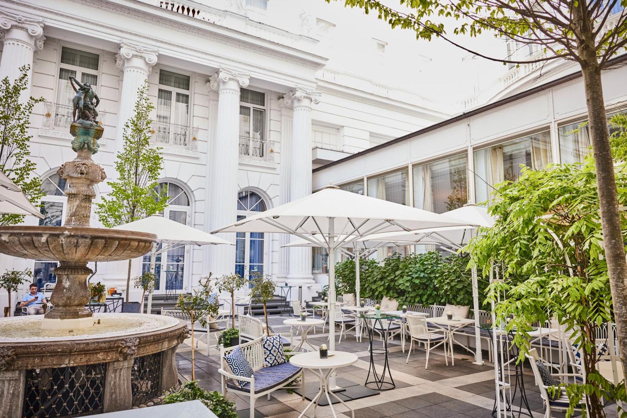 호텔 애틸랜틱 함부르크 오토그래프 컬렉션 함브루크 외부 사진 The courtyard of the hotel