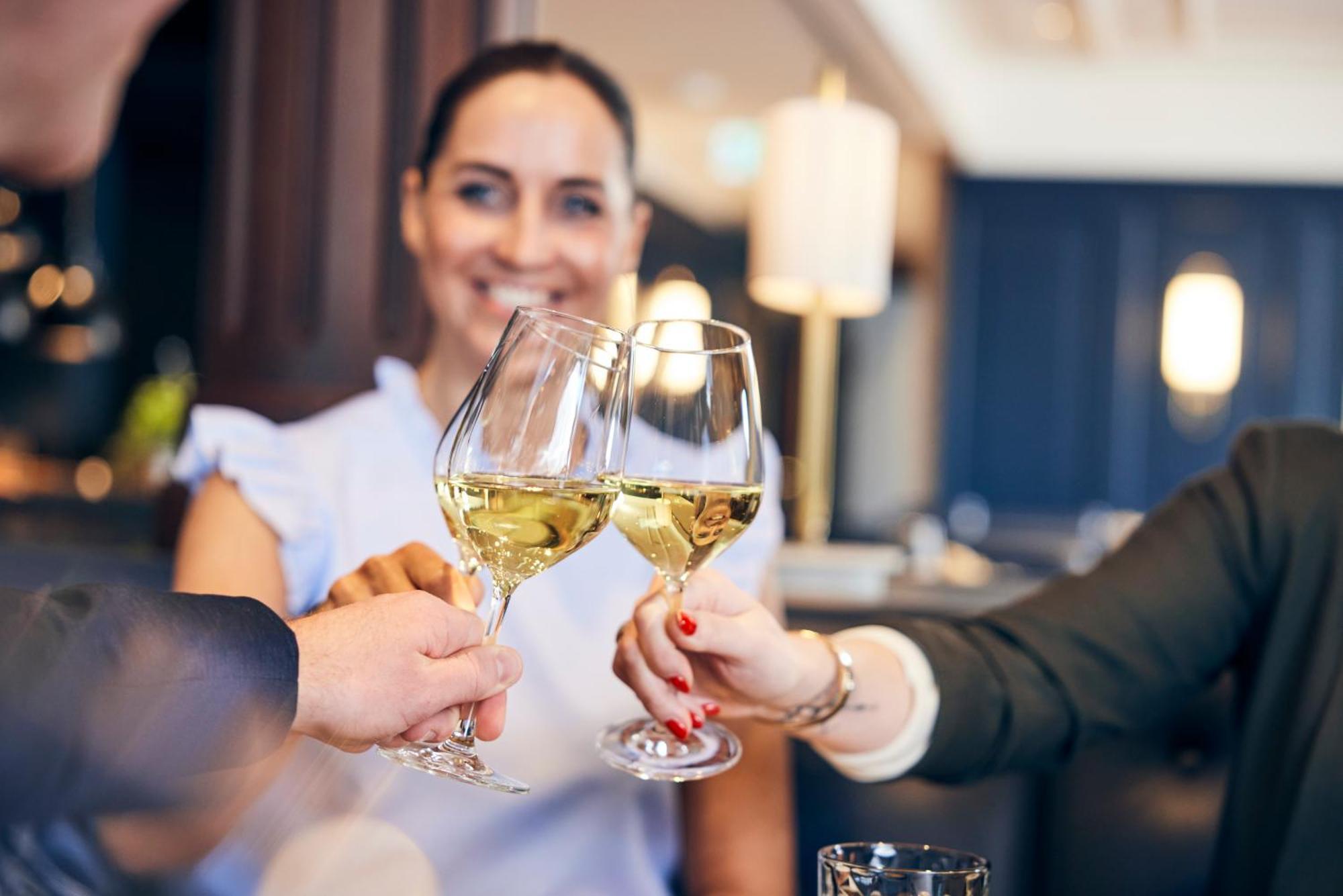 호텔 애틸랜틱 함부르크 오토그래프 컬렉션 함브루크 외부 사진 A wine tasting